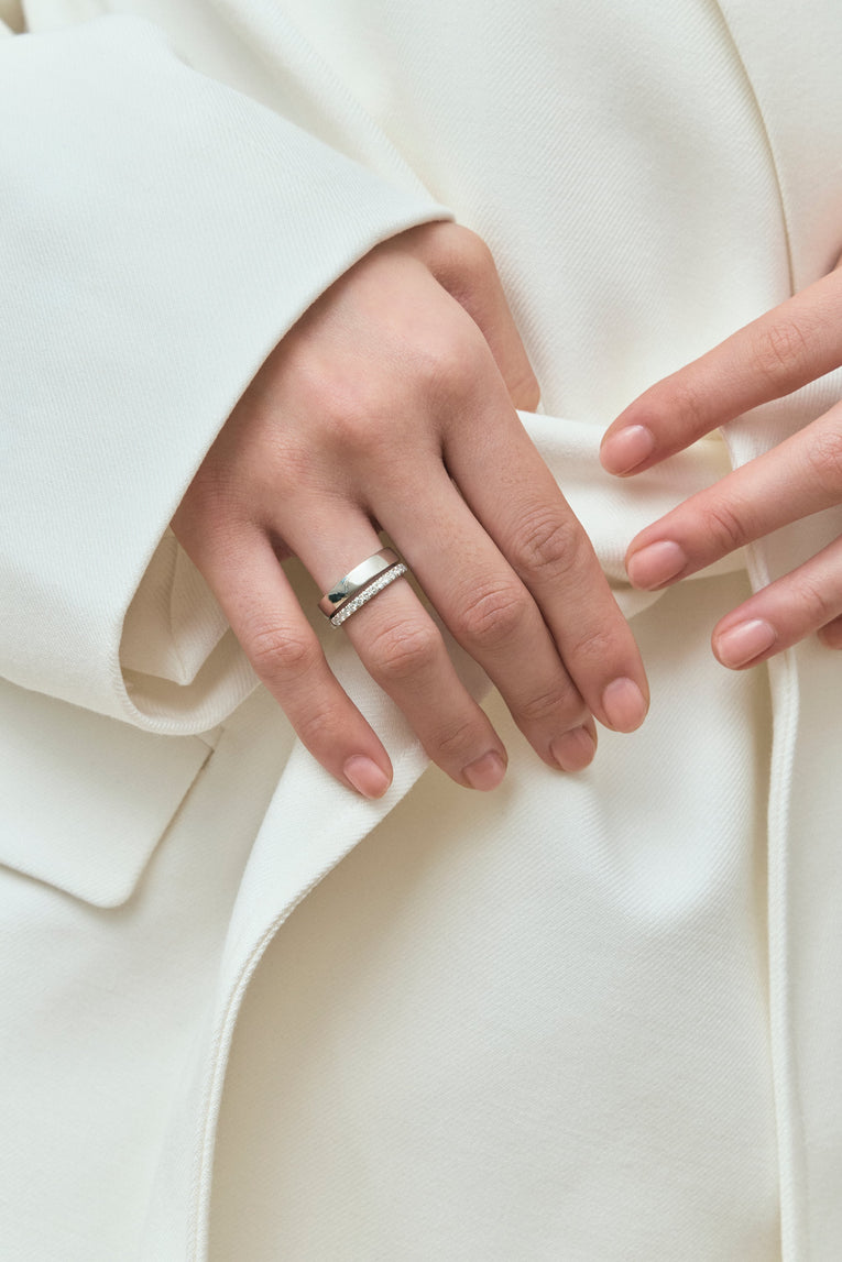 Model wears Rivoli 4mm classic plain wedding band in platinum