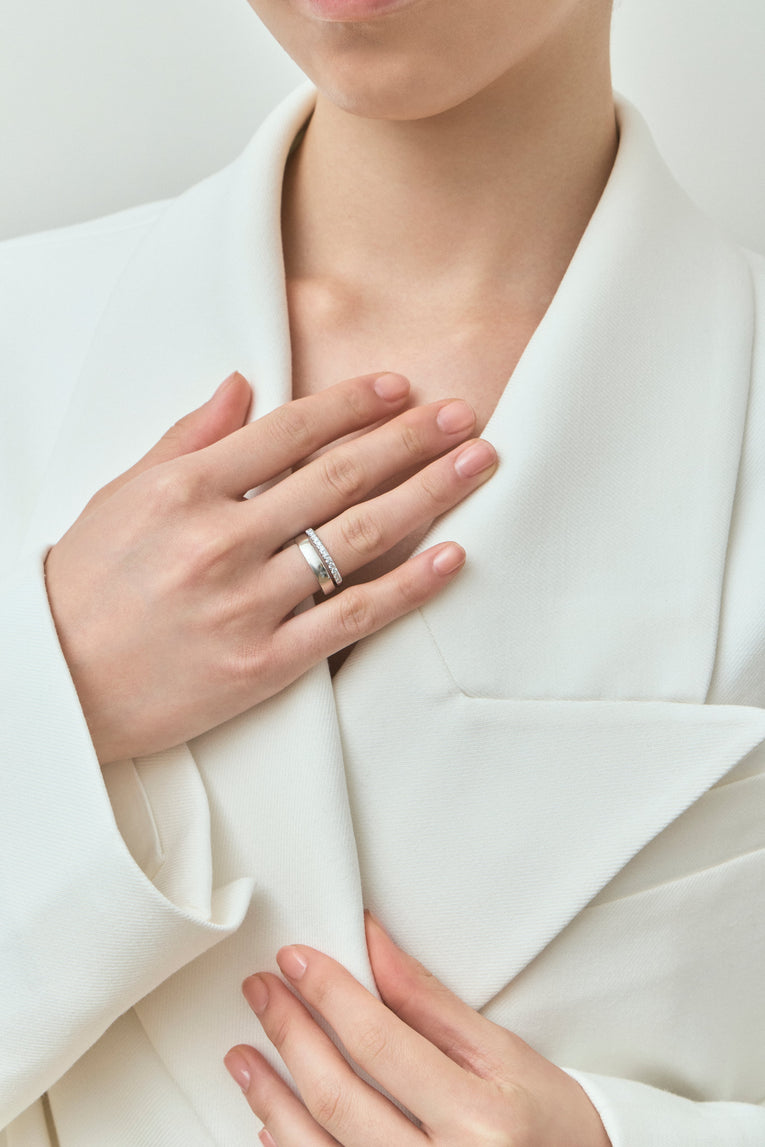 Model wears Rivoli 4mm classic plain wedding band in 18ct white gold