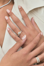 Model wears Oxford round brilliant six claw solitaire classic engagement ring in 18ct yellow gold